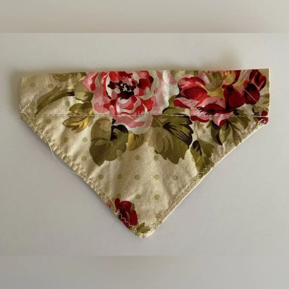 Good used condition. 6 dog bandanas with slit for collar for small dogs.